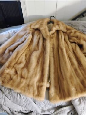 Luxurious Golden Brown Fur Pea Coat -  Marilyn Monroe Style Excellent Condition
